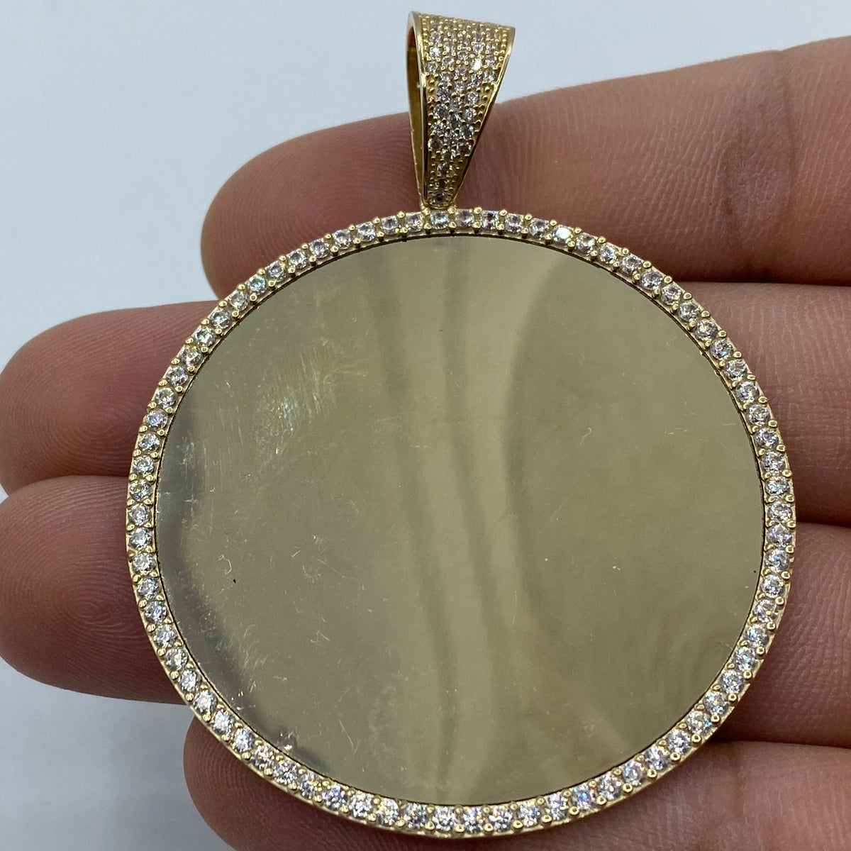 14K Gold Round Picture Pendant - additional product view 4