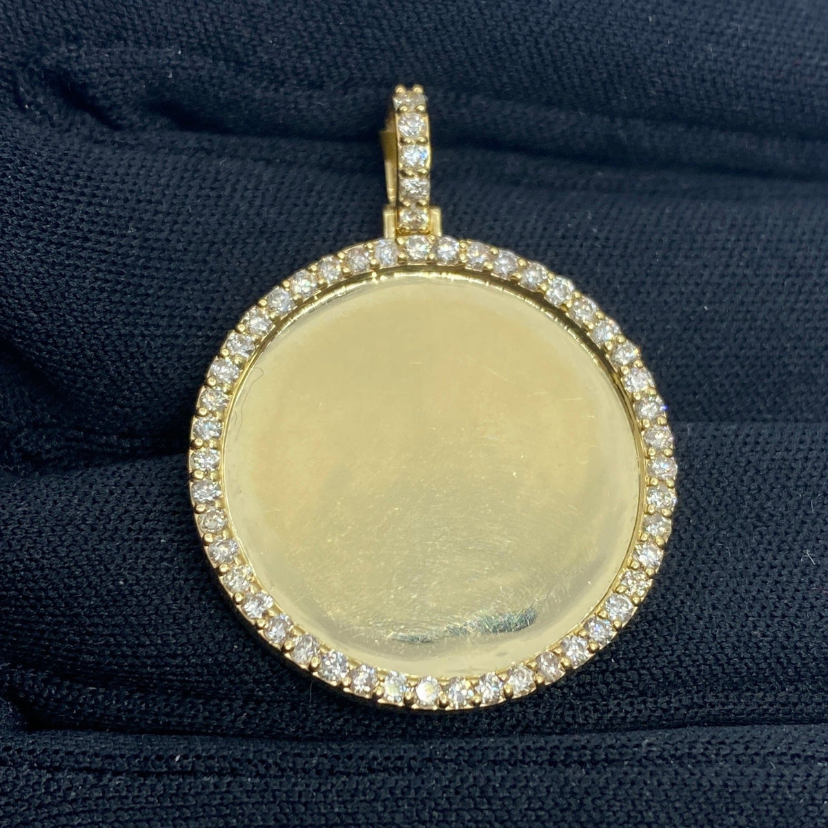 Circle Picture Diamond Pendant in yellow - close-up product photo