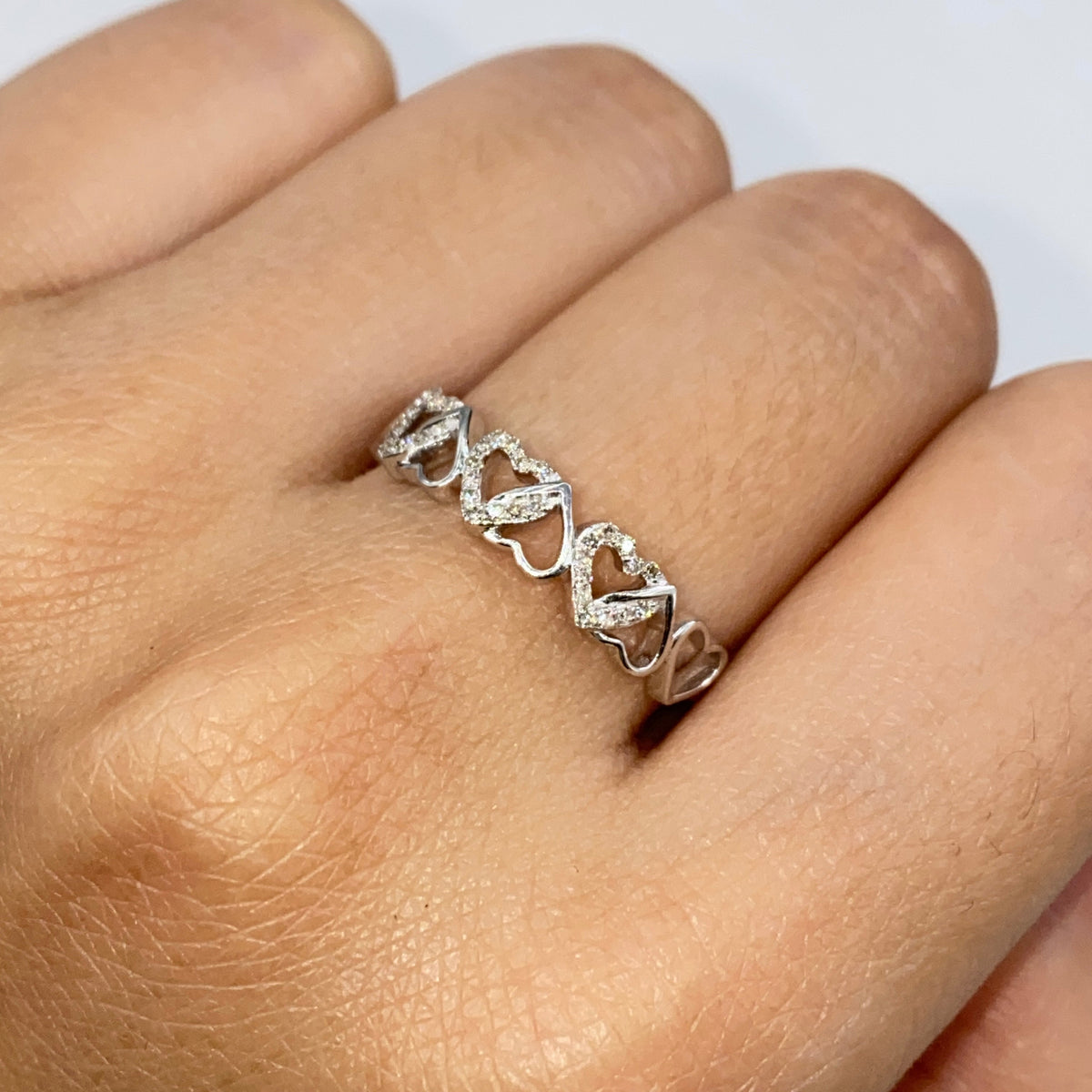 10K Gold Soul Heart Link Diamond Ring in white gold - close-up product photo
