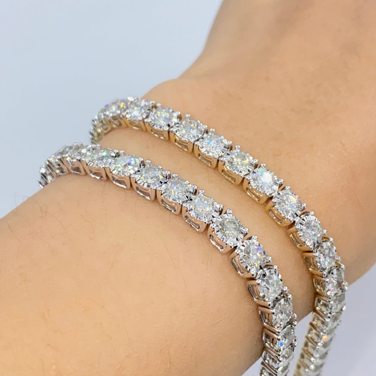 14K Gold Tennis Diamond Bracelet 7 in in white gold, 3 - close-up product photo