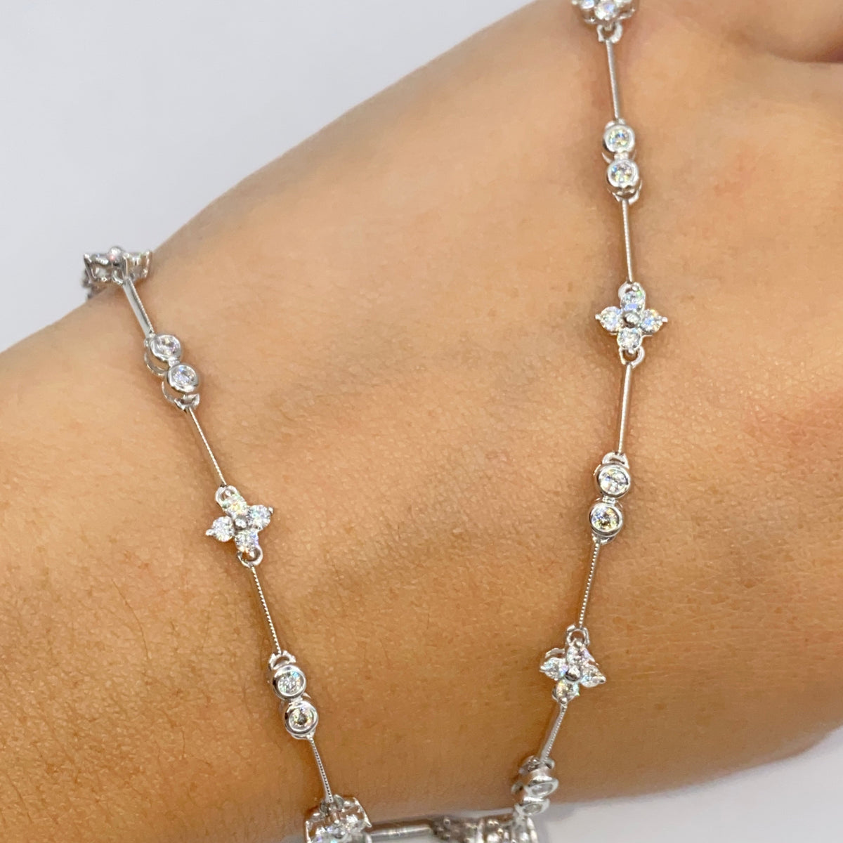 14K Gold Clover Diamond Necklace 18 in - additional product view 4