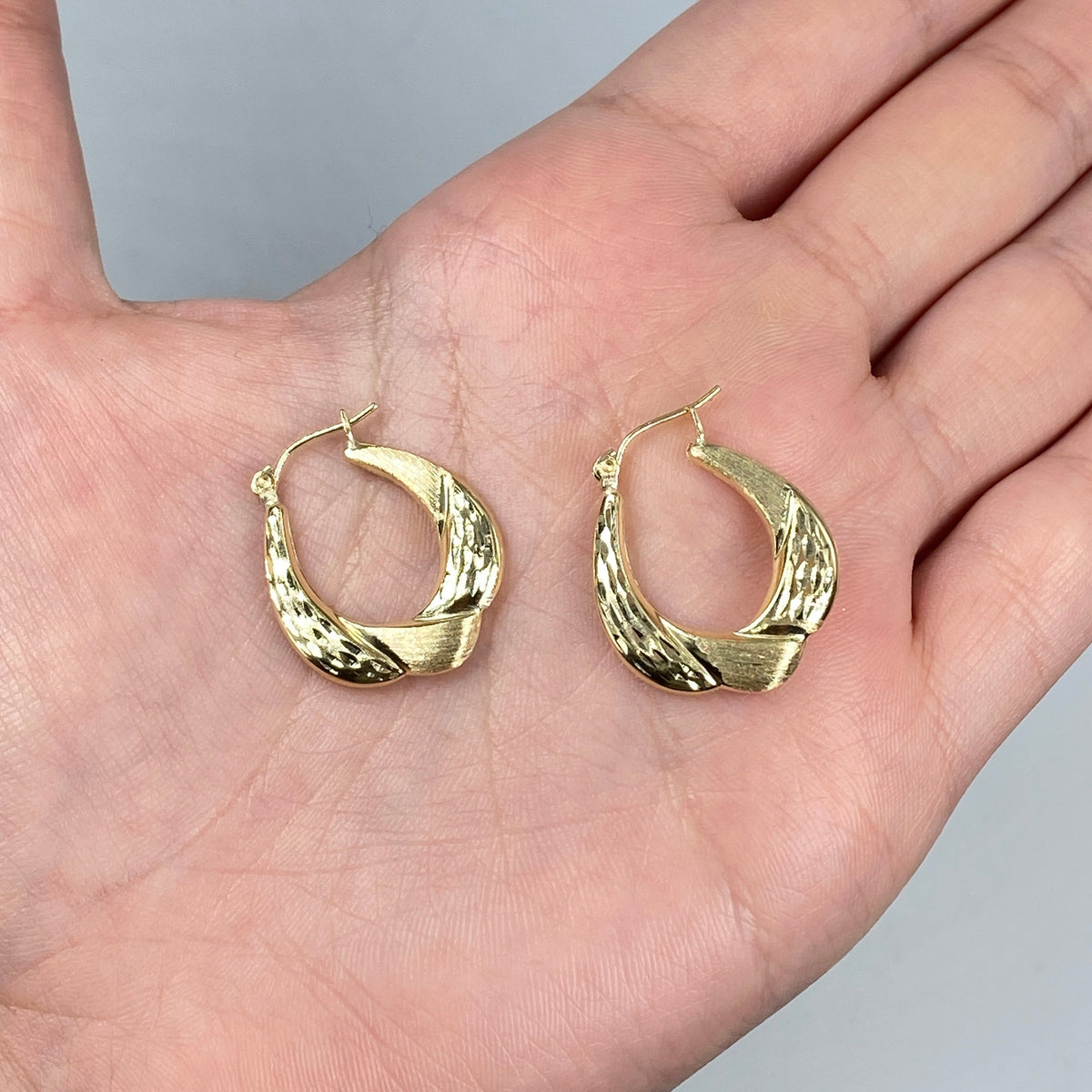 10K Gold Braided Oval Hoop Earrings - additional product view 4