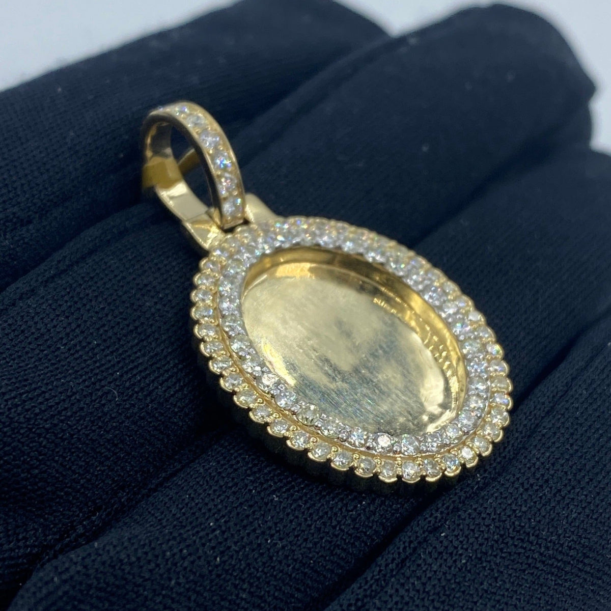Oval Picture Diamond Pendant 2.2 Ct - additional product view 3