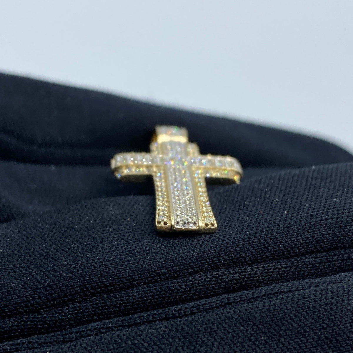10K Gold Traditional Cross Diamond Pendant 1.2 Ct - additional product view 4