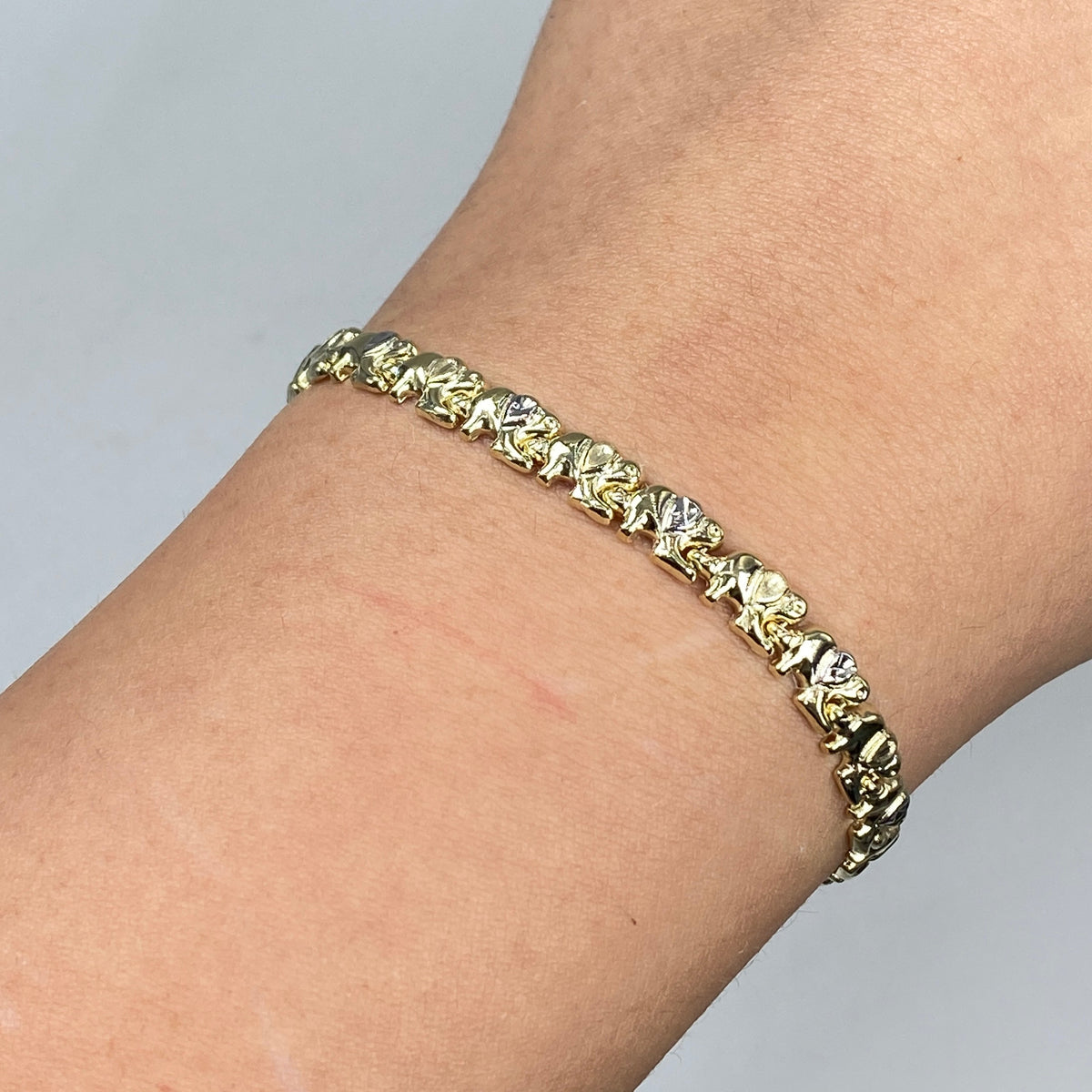 10K Gold Elephant Link Bracelet 7.5 in, 5mm - close-up product photo