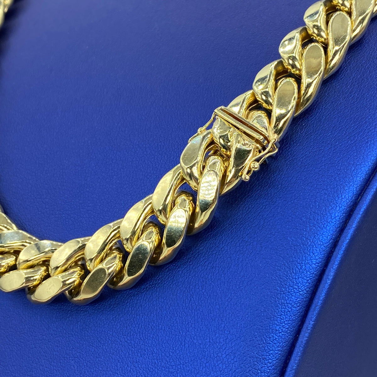 14K Gold 12.4mm Cuban Link Chain 24 in - additional product view 3
