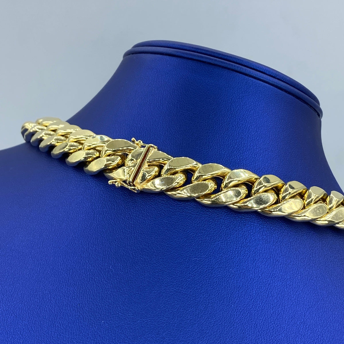14K Gold 12.4mm Cuban Link Chain 24 in - additional product view 4