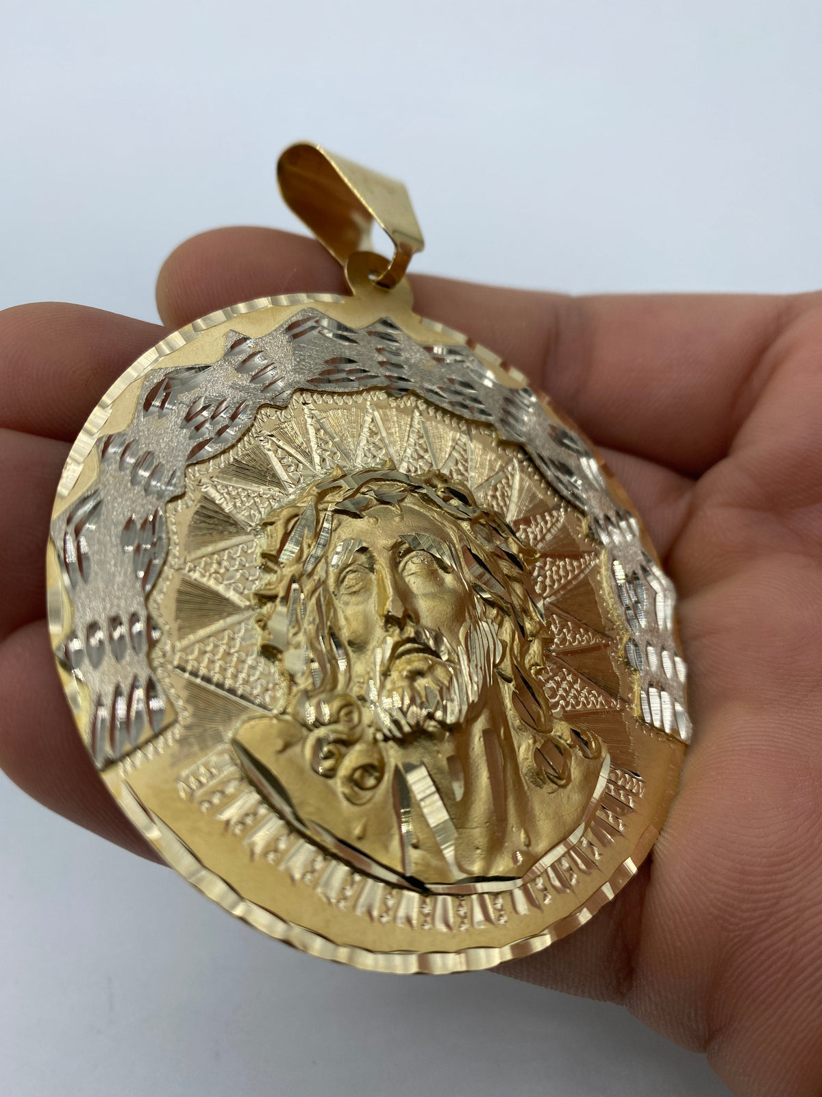 14K Gold Face of Jesus Medal Pendant - additional product view 4