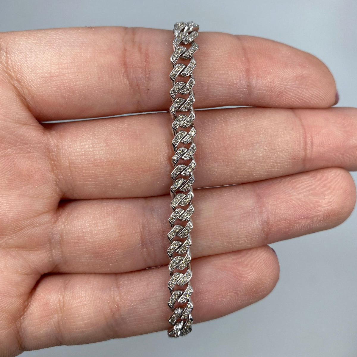 10K Gold 5.5mm Cuban Link Diamond Bracelet 7–8 in in white gold, 7" - close-up product photo