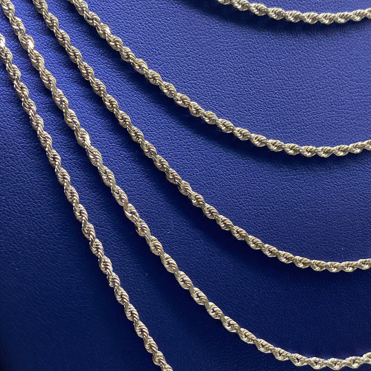 10K 2.8mm Rope Chain in Gold 16–24 in - additional product view 3