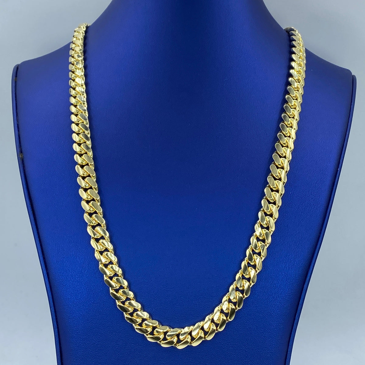 14K Gold 9.5mm Cuban Link Chain 22 in - additional product view 2