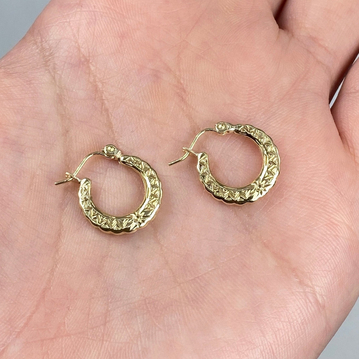 10K Gold Engraved Circle Hoop Earrings - additional product view 4