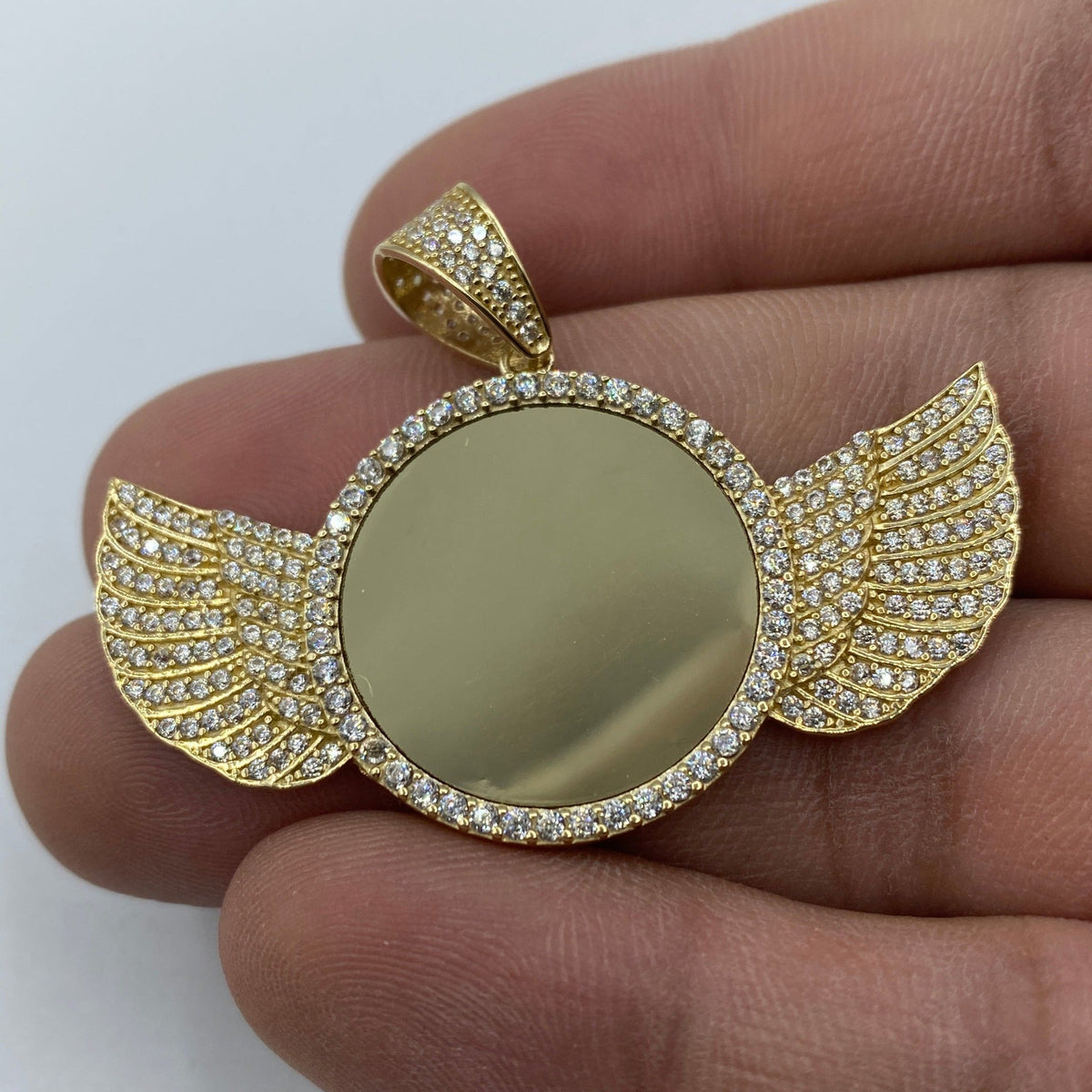 14K Gold Angel Wings Round Picture Pendant - additional product view 4