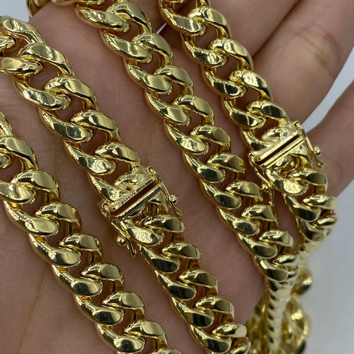 10K Gold 10mm Miami Cuban Link Chain 20–30 in - additional product view 4