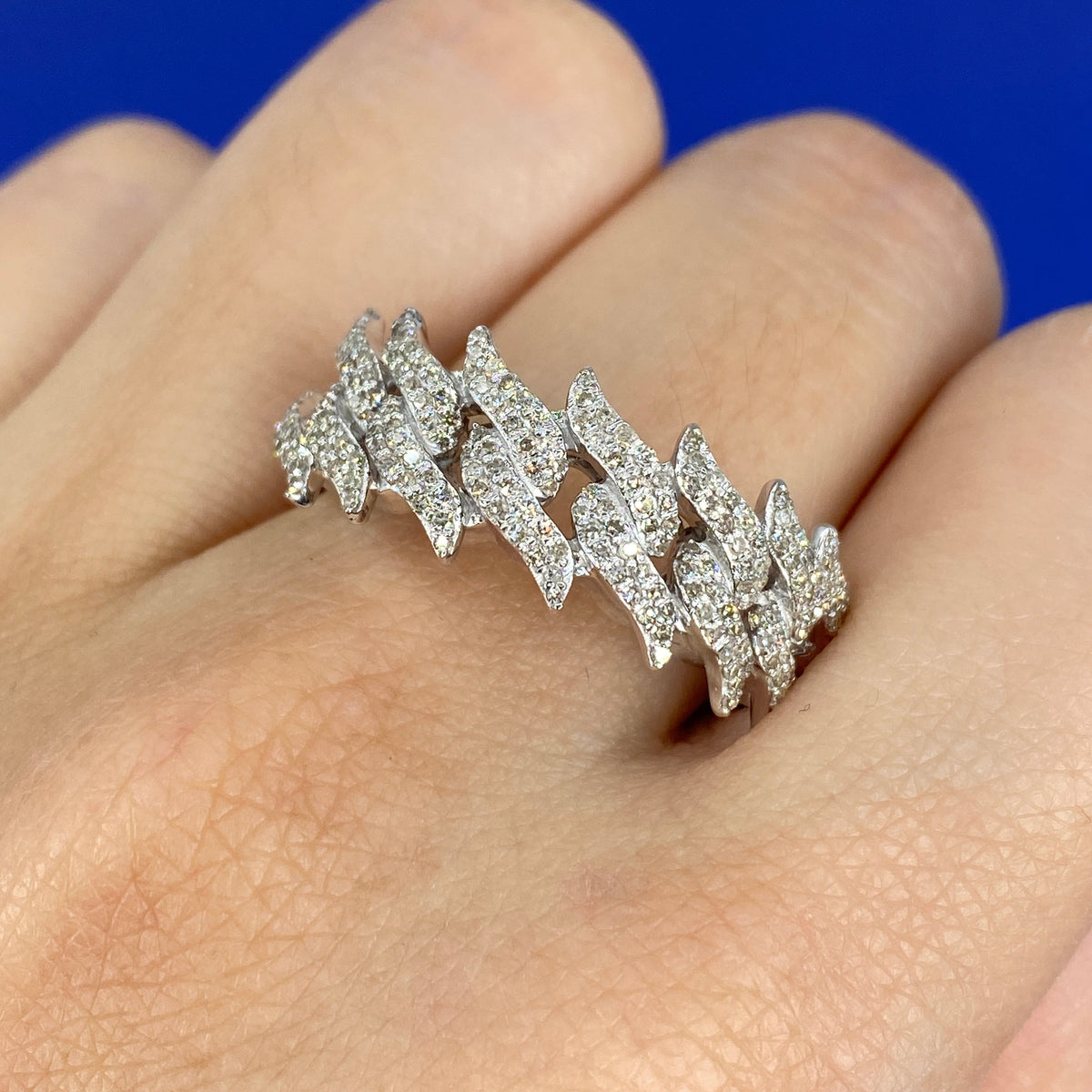 10K Gold Thorn Diamond Ring in white gold - close-up product photo