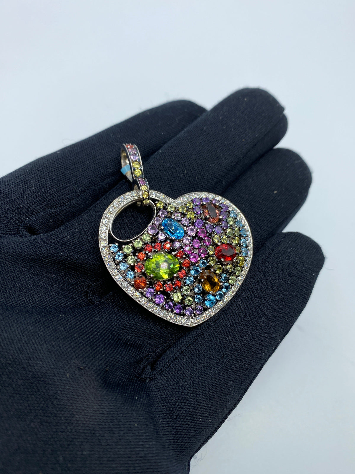 18K Gold Heart Diamond Pendant - additional product view 3