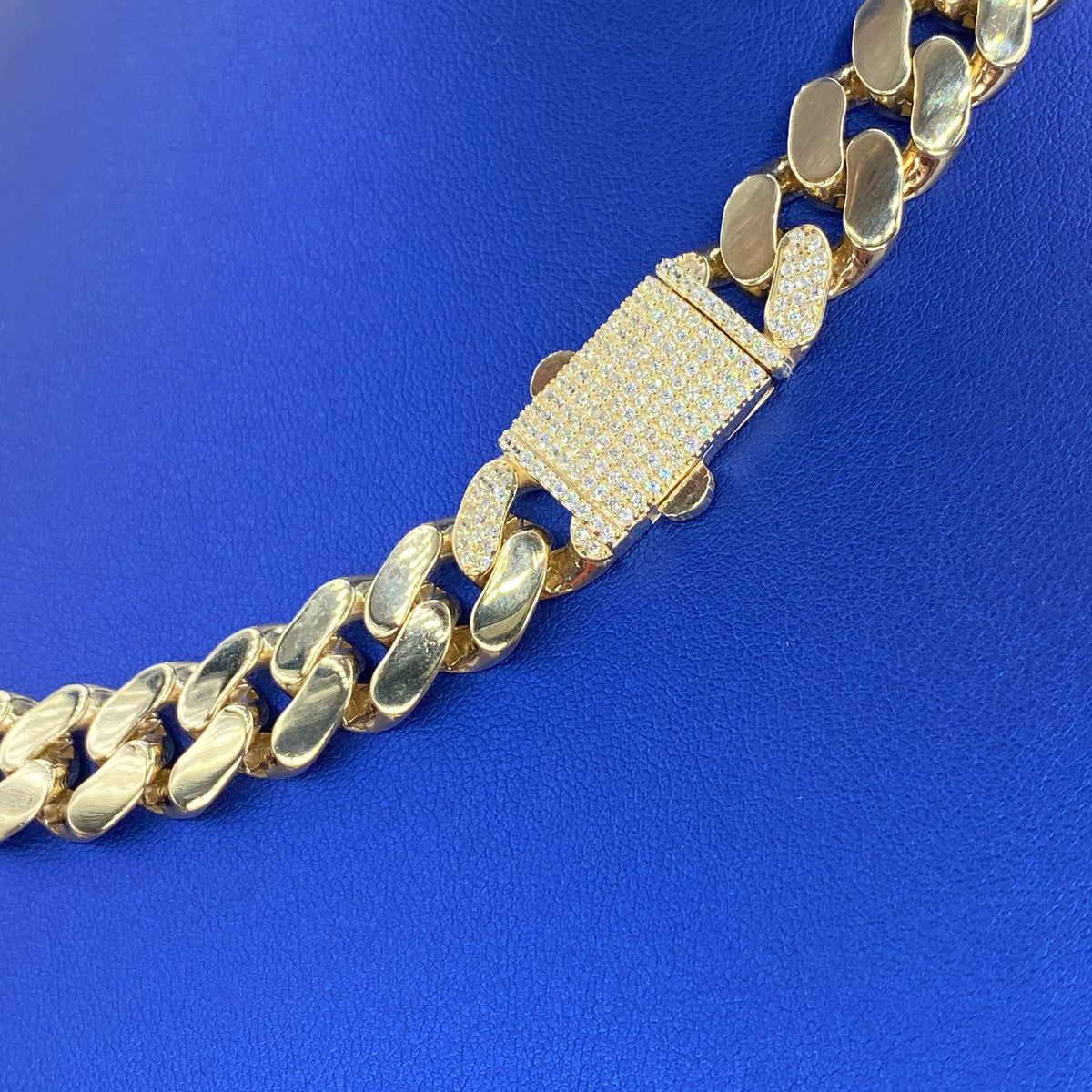 14K Gold 12.5mm Cuban Link CZ Chain 18 in - additional product view 3