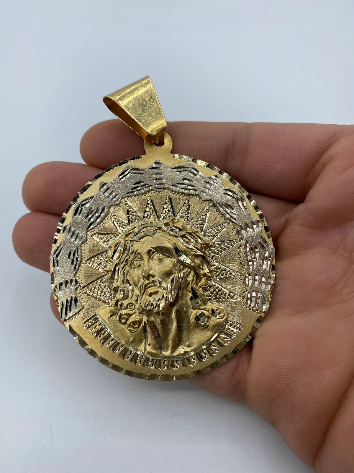 14K Gold Face of Jesus Medal Pendant - additional product view 3