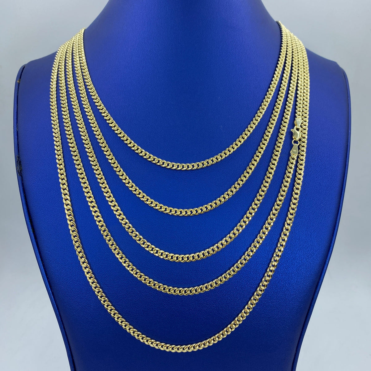 10K Gold 4.5mm Miami Cuban Link Chain 16–24 in, 16" - close-up product photo