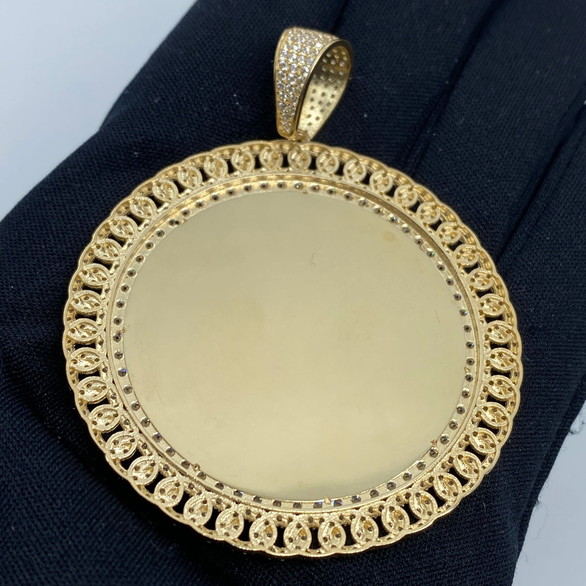 14K Gold Cuban Circle Picture Photo CZ Pendant - additional product view 4
