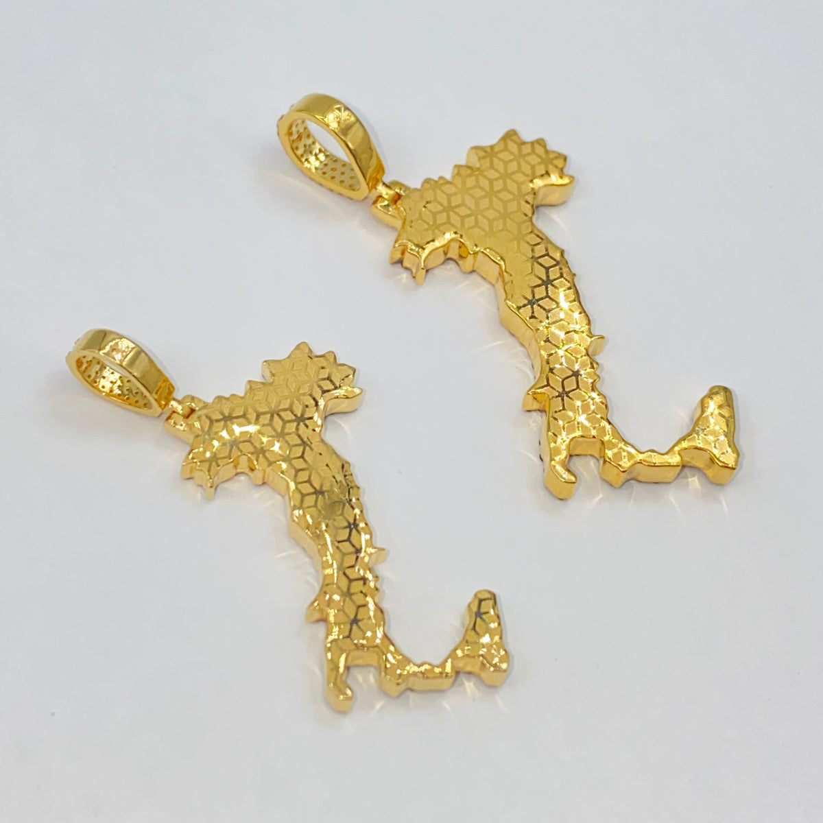14K Gold Italy Flag Diamond Pendant - additional product view 10