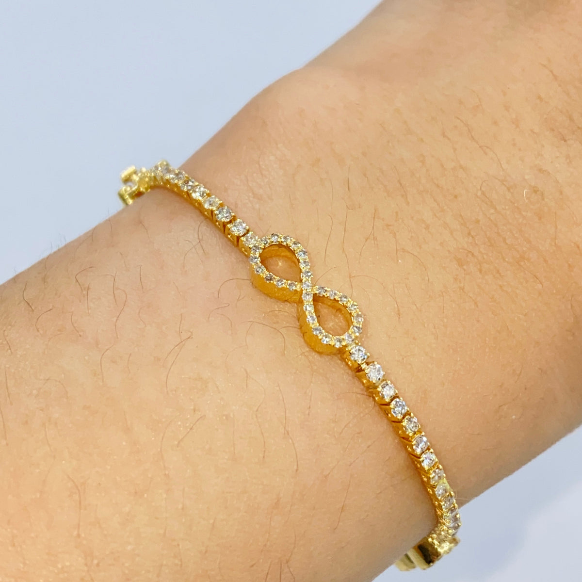 10K Gold Infinity Tennis Diamond Bracelet 7 in in yellow gold - close-up product photo