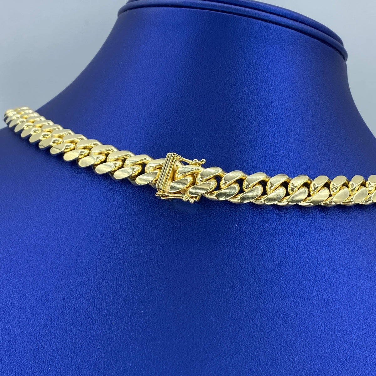 14K Gold 9.5mm Cuban Link Chain 22 in - additional product view 4