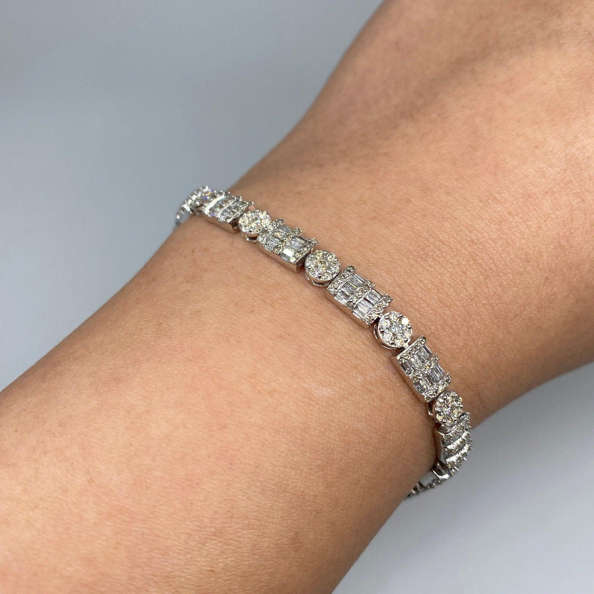10K Gold Diamond Rectangle Circle Bracelet in white gold - close-up product photo