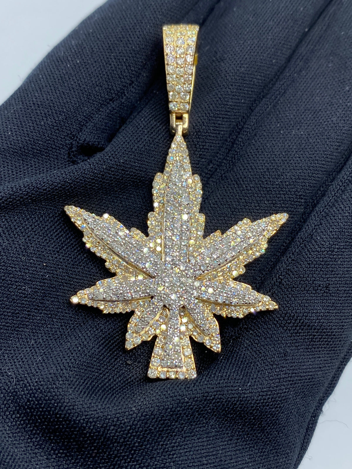 Weed Cannabis Diamond Pendant 3.7 Ct - additional product view 2