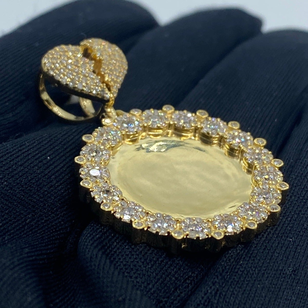 Circle Picture Diamond Pendant Broken Heart Bale - additional product view 3
