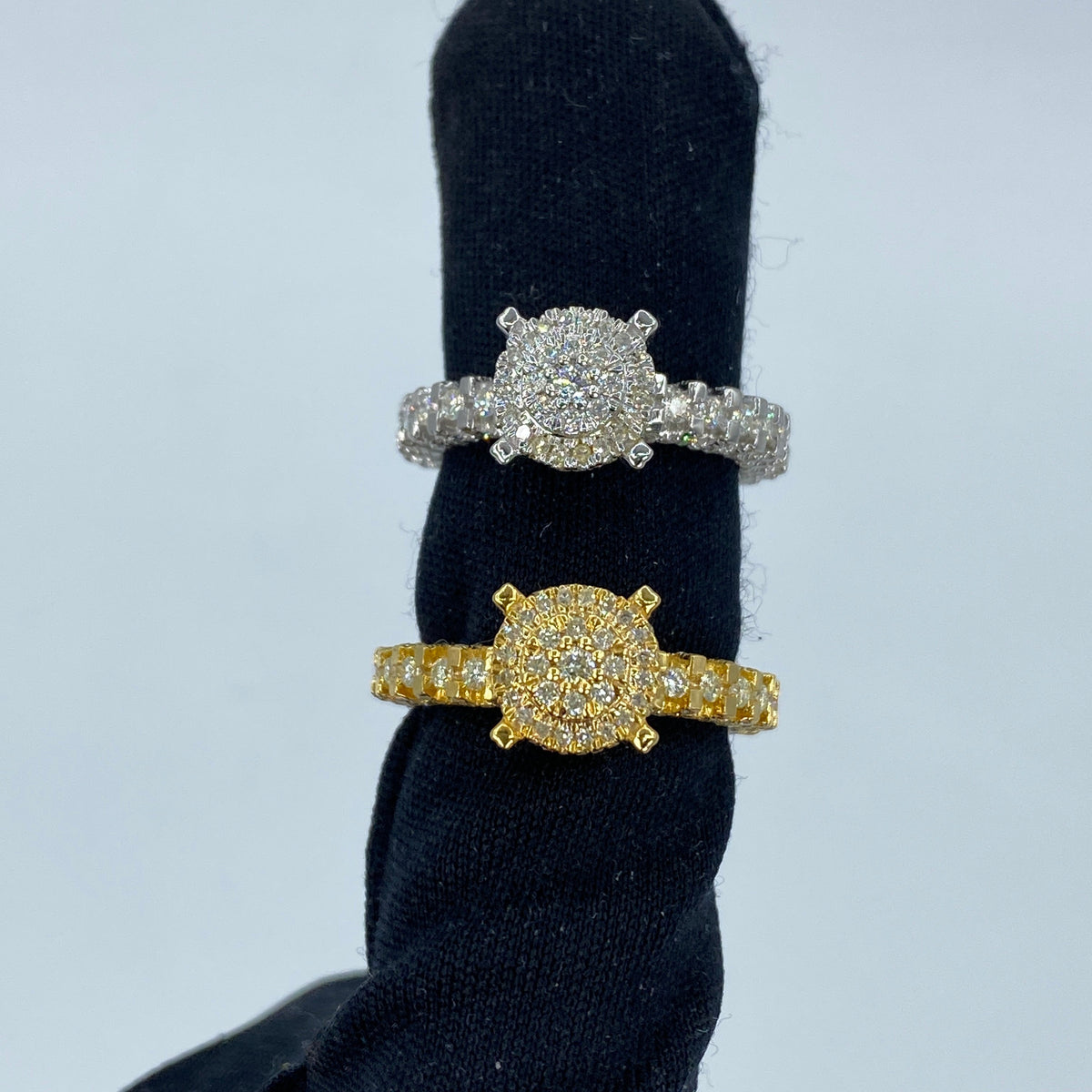 14K Gold Luxe Circle Halo Diamond Engagement Ring - additional product view 4
