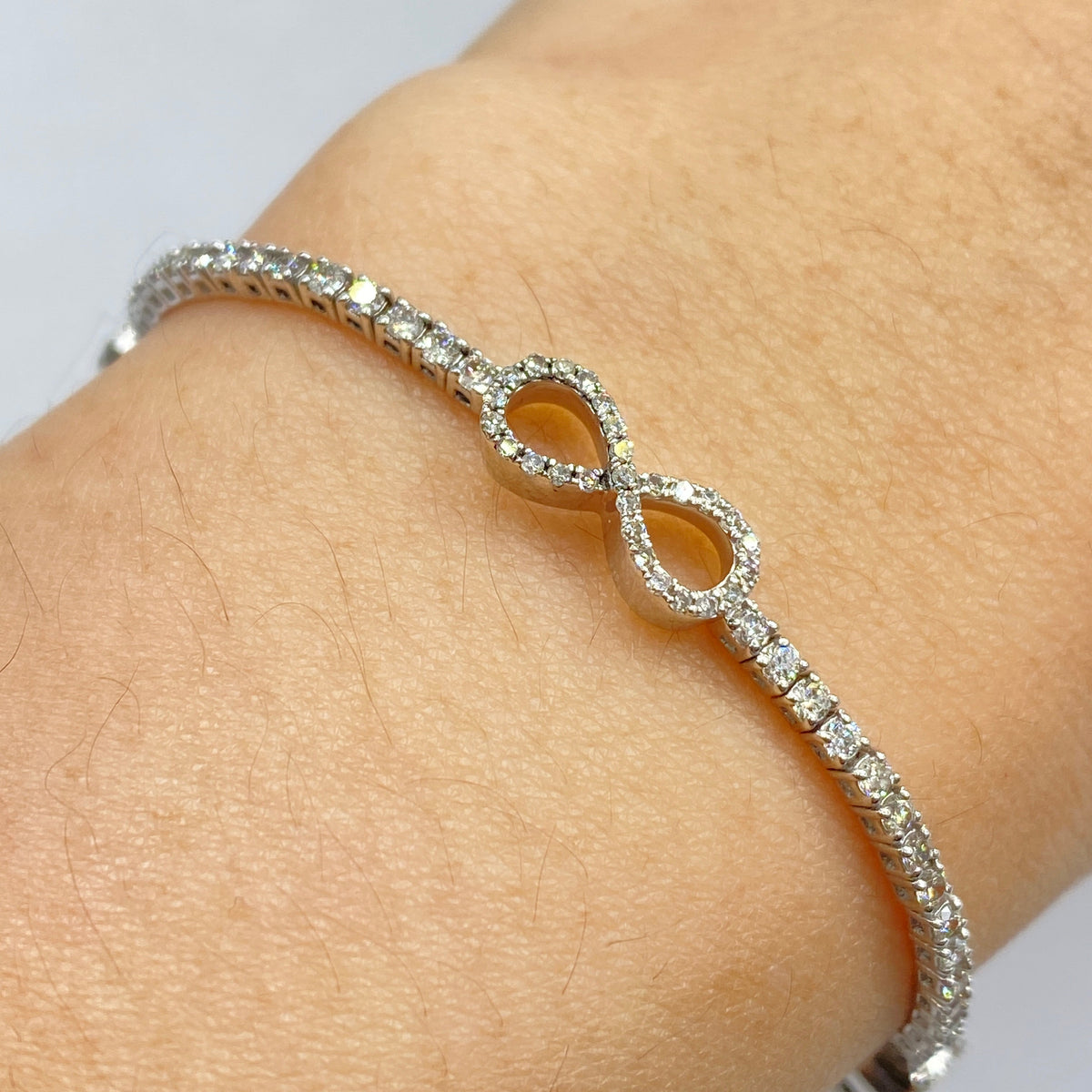 10K Gold Infinity Tennis Diamond Bracelet 7 in in white gold - close-up product photo