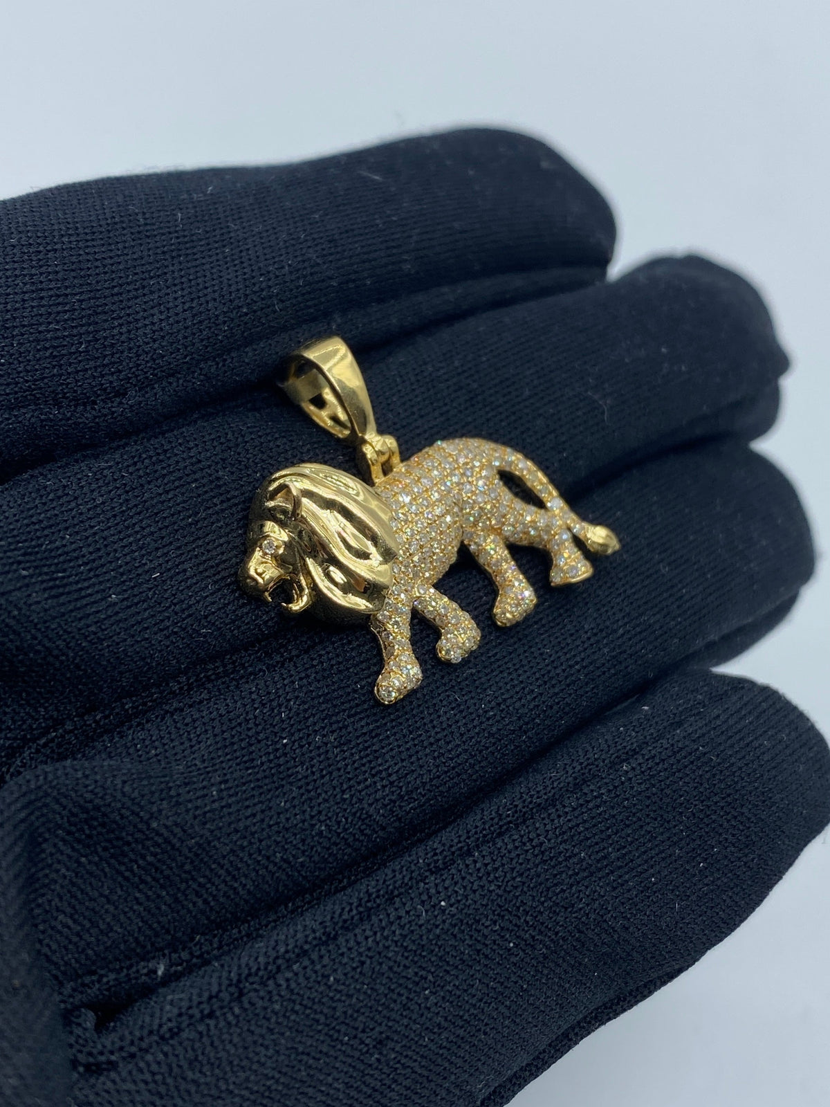 Leo Diamond Pendant - additional product view 3