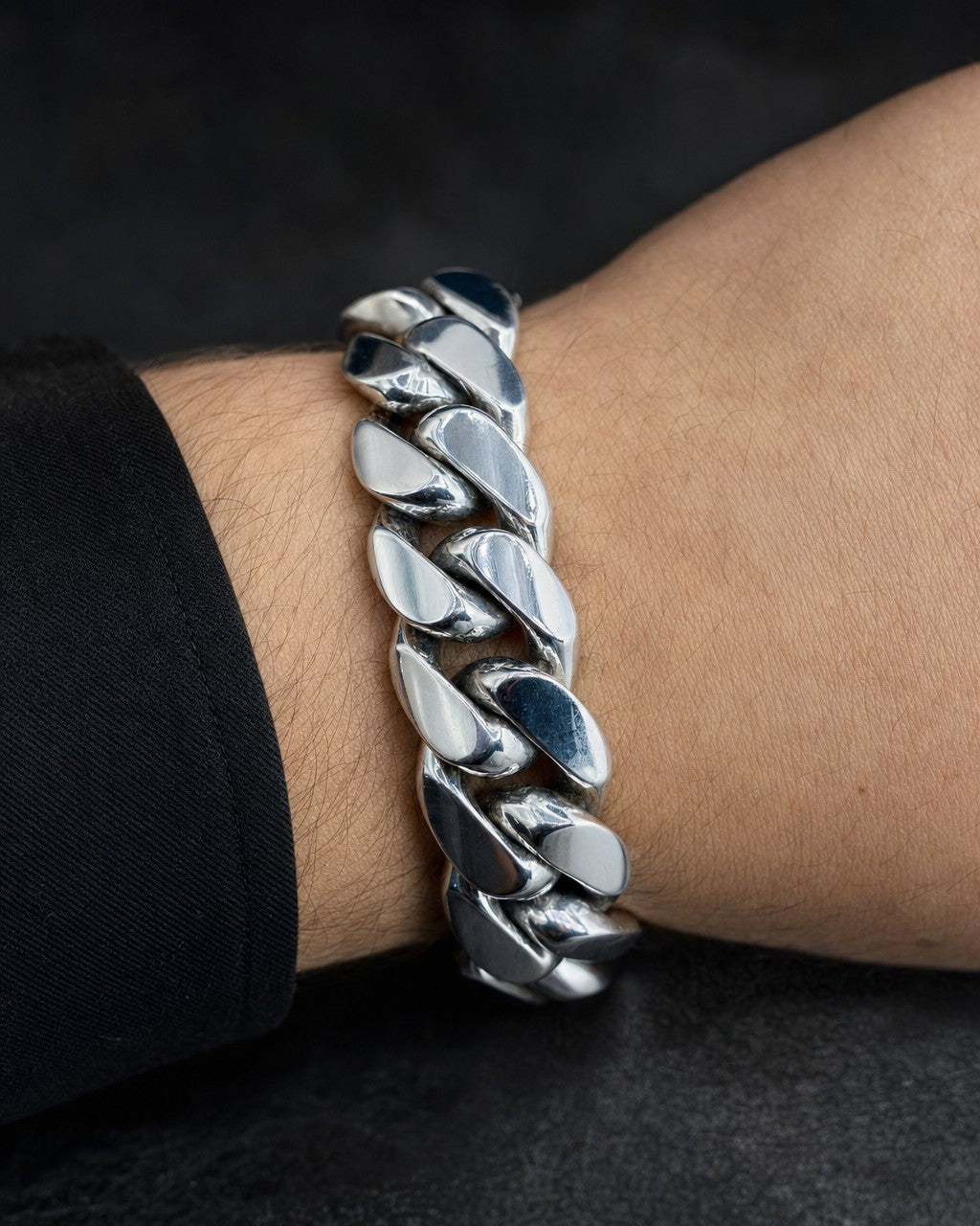 Male model wearing 10K gold & diamonds cuban link bracelet 16.7mm