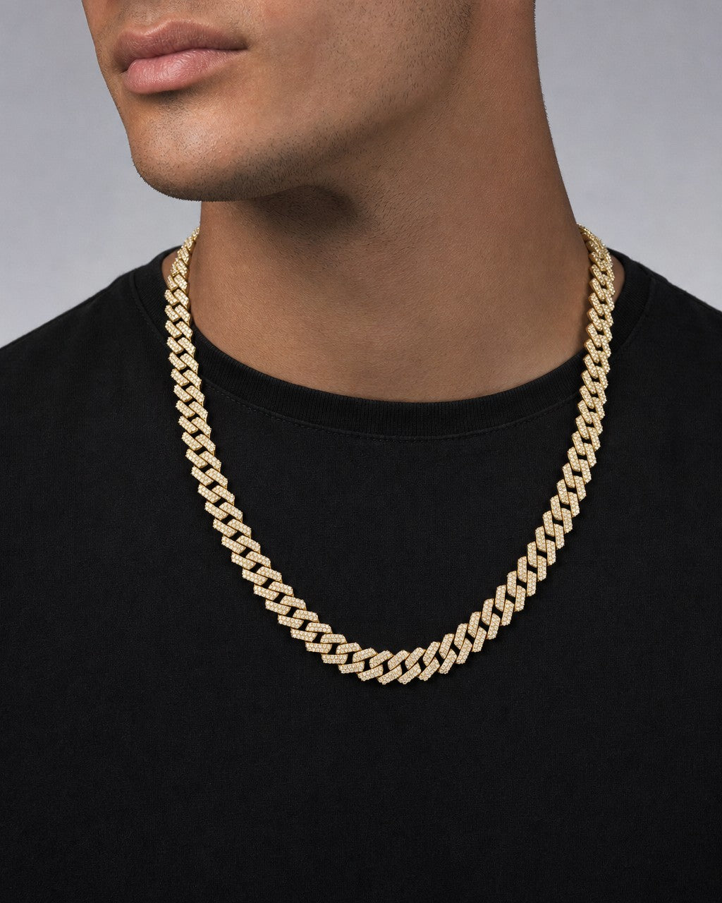 Male model wearing 10K gold & diamonds cuban link 10mm