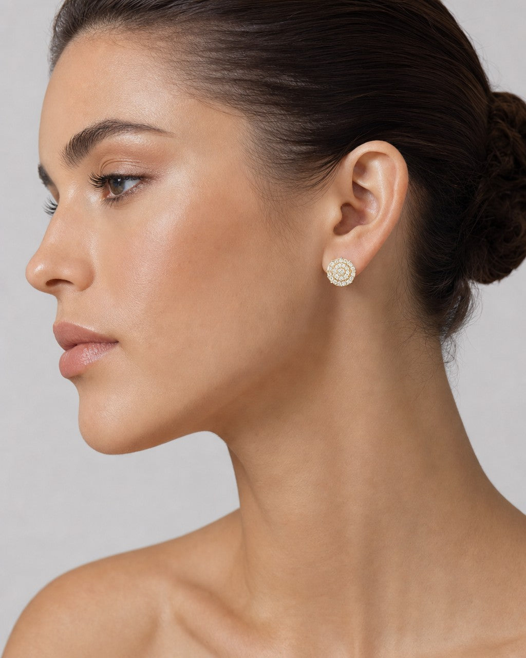 Female model wearing 14k Thick Circle Earrings 1.7CT
