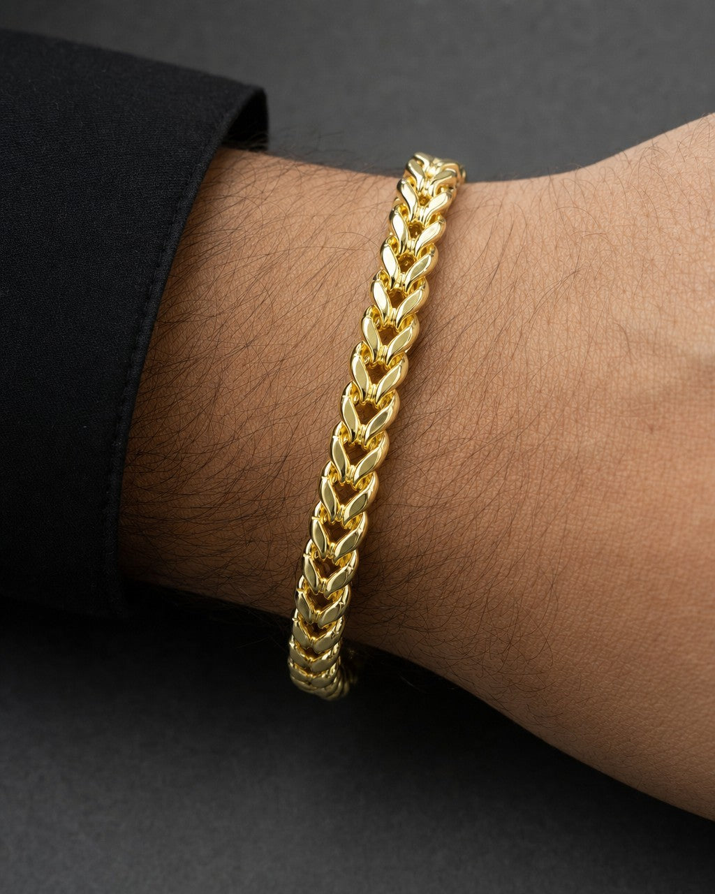 Male model wearing 10K 5MM Franco Bracelet