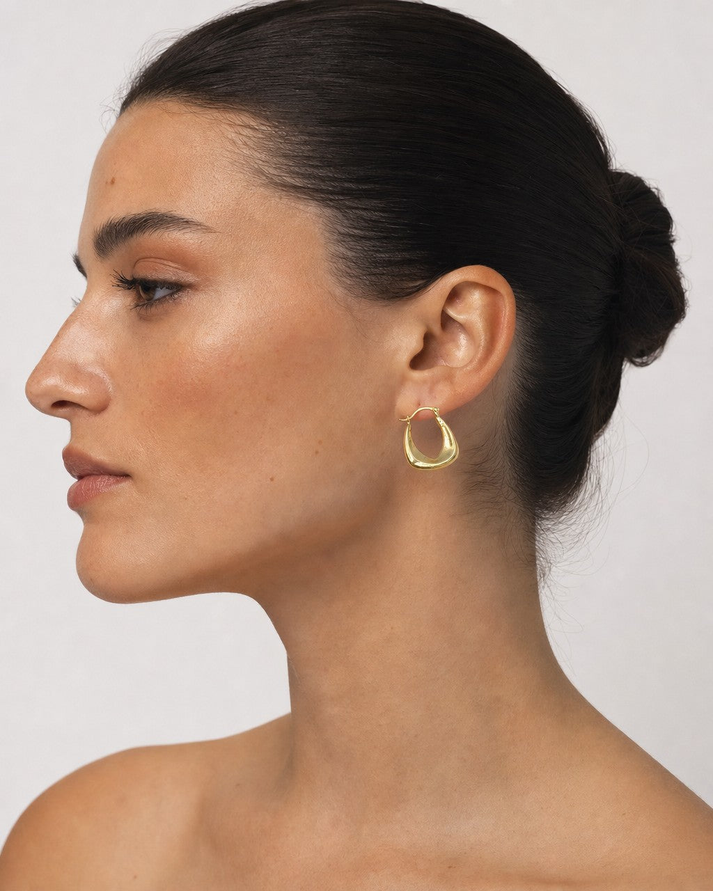 Female model wearing 14K Lana Hoop Earrings