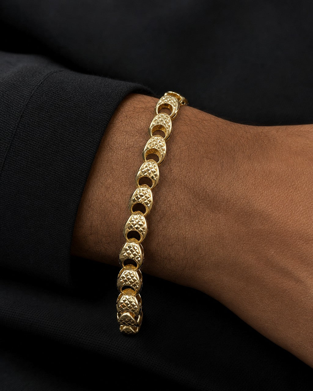 Male model wearing 14K 6MM Round Link Bracelet 7.5"