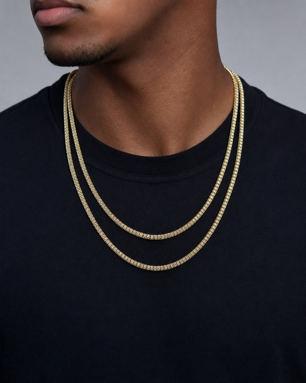 Male model wearing 10K 4.3MM Ice Chain 22-24"