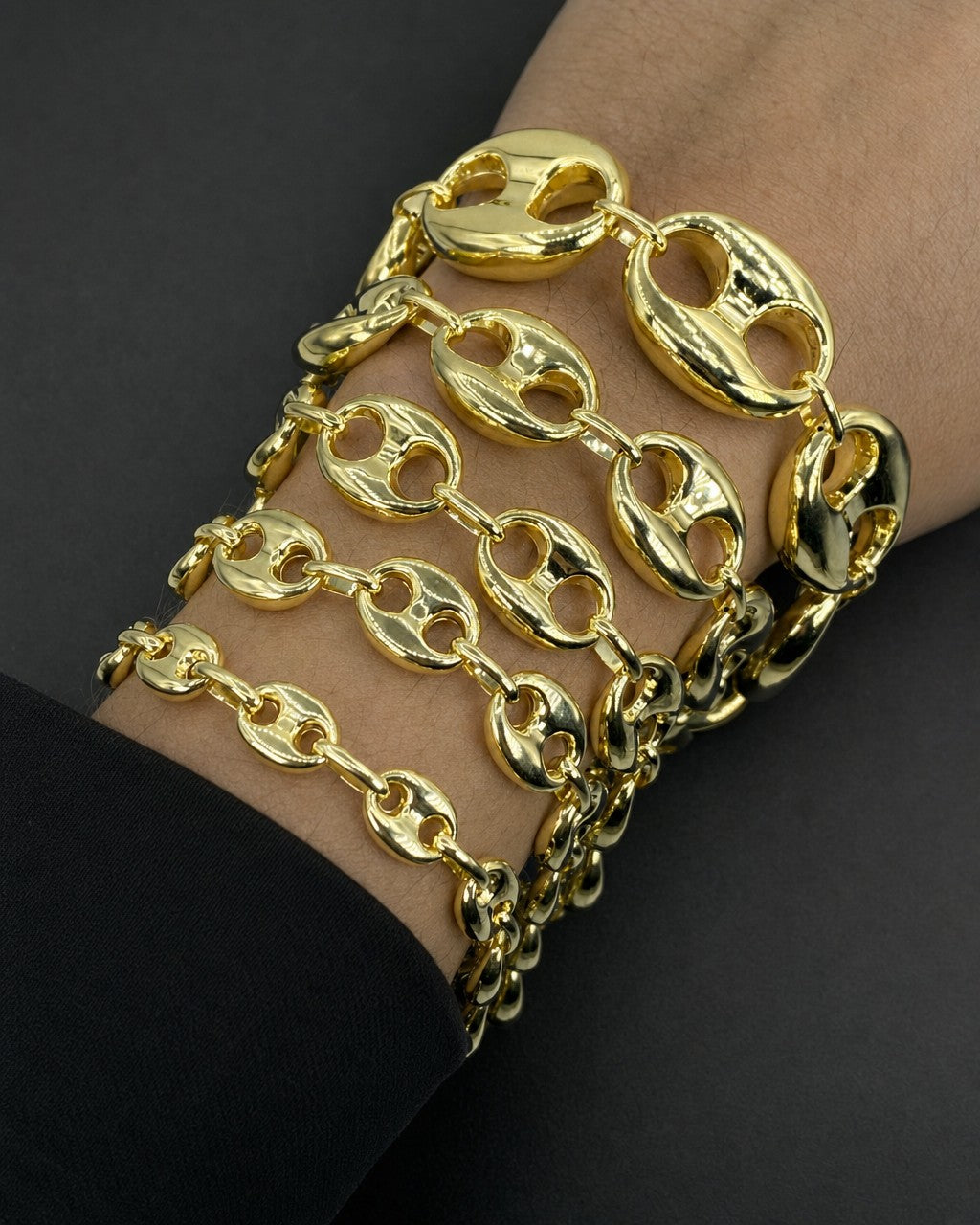Male model wearing 10K Puff Mariner Link Bracelet